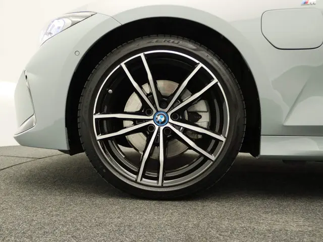 BMW 3 Serie Touring 330e 2024 Hybride Benzine 6