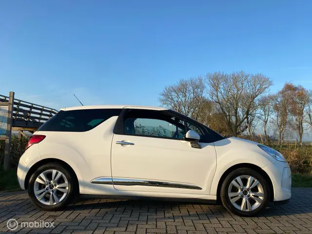 Citroën DS3 1.2 PureTech So Chic 2015 Benzine 8