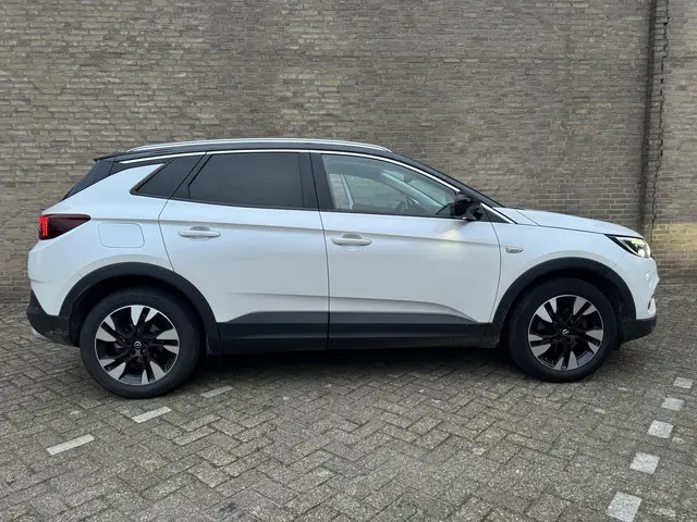 Opel Grandland X 1.2 Turbo Ultimate 2018 Benzine 3