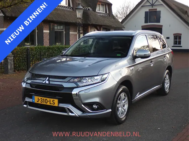 Mitsubishi Outlander 2.4 PHEV Pure 2020 Hybride Benzine