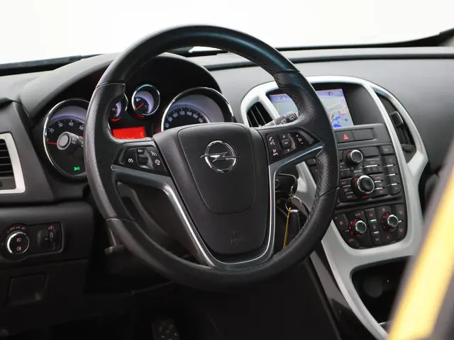 Opel Astra GTC 1.4 TURBO 140 PK SPORT 2013 Benzine 14