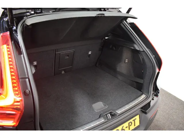 Volvo XC40 T3 163pk AUT8 R-Design/ 2020 Benzine 17