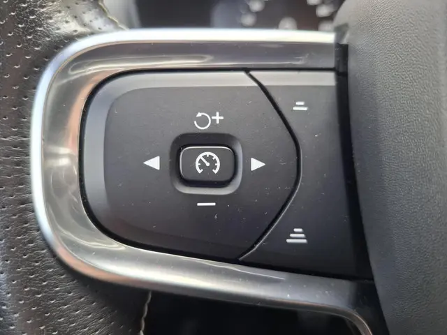 Volvo XC40 1.5 T3 R-Design 2020 Benzine 18
