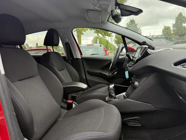 Peugeot 208 1.2 PureTech Signature 2019 Benzine 7