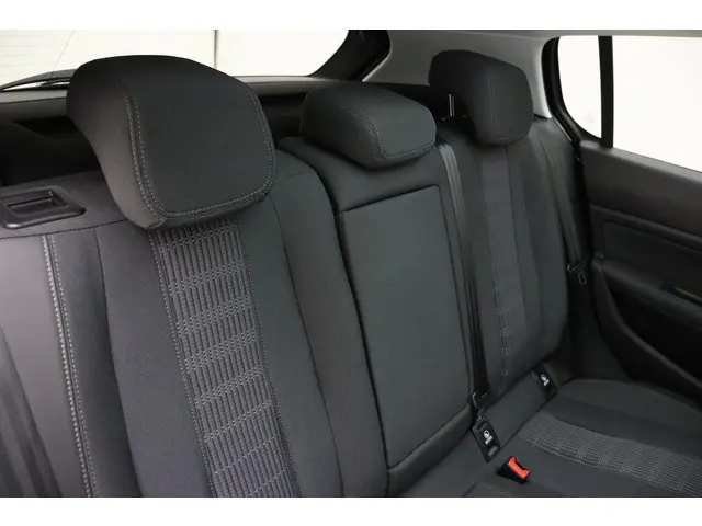 Peugeot 308 1.2 PureTech Allure 2018 Benzine 15