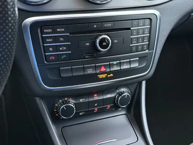 Mercedes-Benz GLA 180 AMG line 2016 Benzine 31