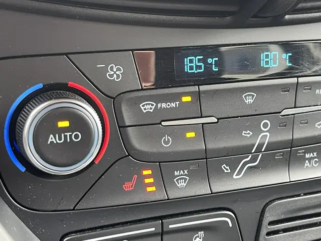 Ford C-MAX 1.0 Ecoboost Titanium 125pk 2015 Benzine 21