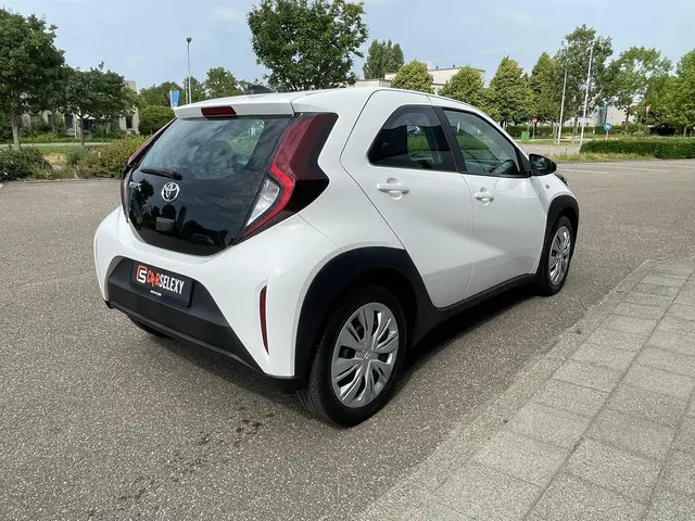 Toyota Aygo X 1.0 VVT-i MT Business 2023 Benzine 6