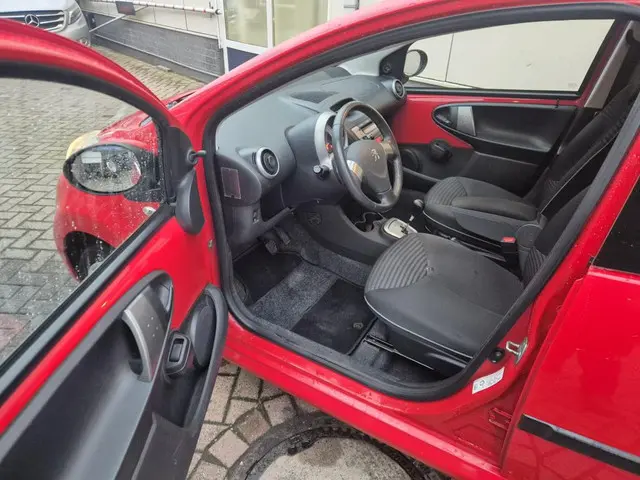 Peugeot 107 1.0 Active 2013 Benzine 6