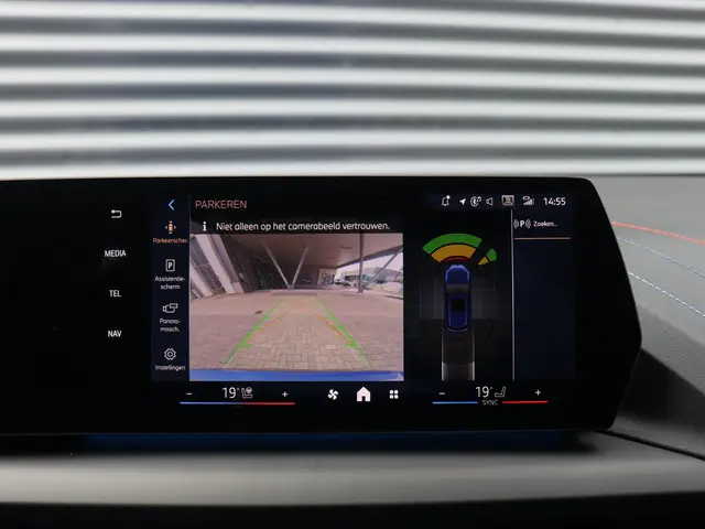 BMW 1 Serie 5-deurs 120 2025 Benzine 27