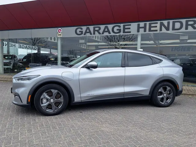 Ford Mustang Mach-E RWD 75 kWh 2021 Elektrisch 3