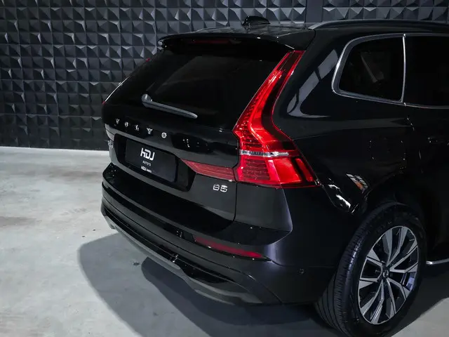 Volvo XC60 2.0 B5 Momentum Business 2022 Benzine 32