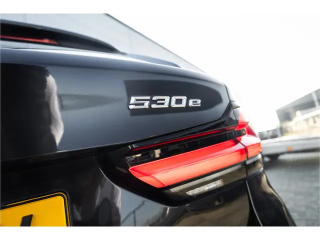 BMW 5 Serie Touring 530e 2021 Hybride Benzine 43