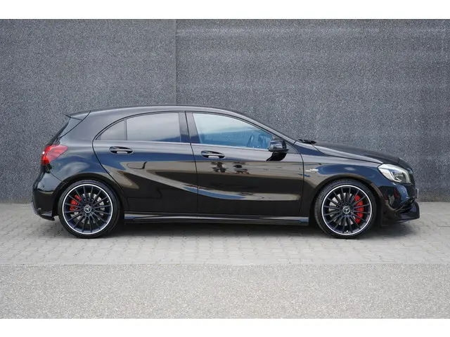 Mercedes-Benz A-Klasse AMG 45 4MATIC 2016 Benzine 10
