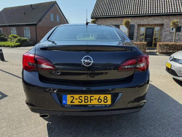 Opel Astra 1.4 TURBO DESIGN EDITION 2013 Benzine 6
