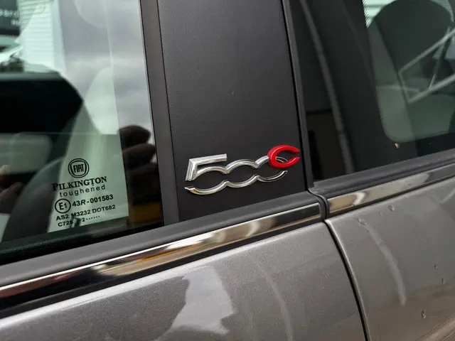 Fiat 500C 1.0 Hybrid Dolcevita 2022 Benzine 21