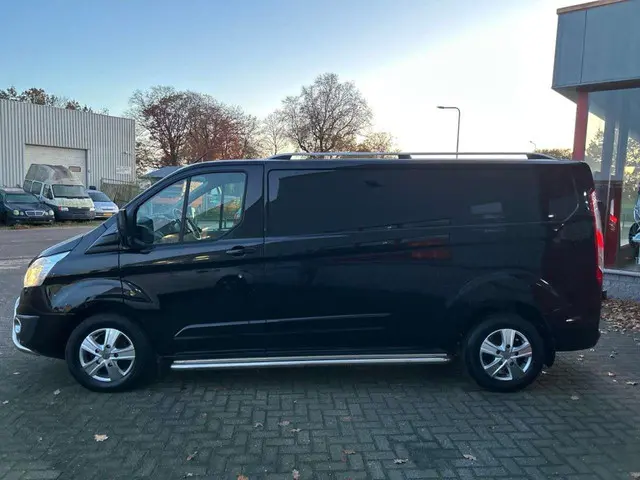 Ford Transit Custom 290 2.0 TDCI L2H2 Limited 2017 Diesel 5