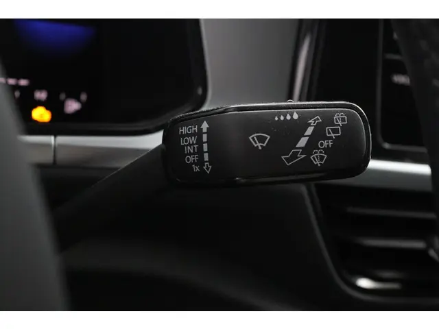 Volkswagen T-Roc 1.0 TSI 110pk Life 2023 Benzine 29