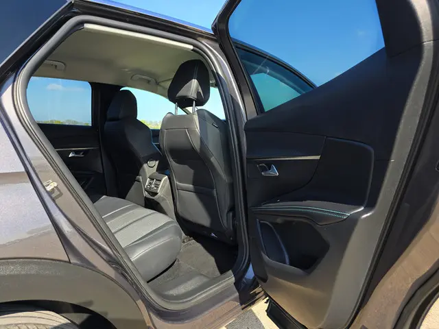 Peugeot 3008 1.2 PureTech Active 2022 Benzine 31