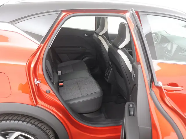 Renault Captur 1.3 TCe 140PK Intens AUTOM. 2021 Benzine 26