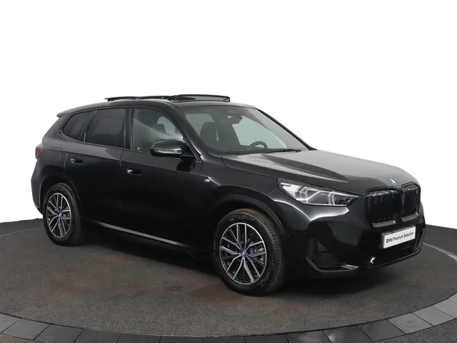 BMW iX1 xDrive30 Launch Edition 67 kWh 2023 Elektrisch 12