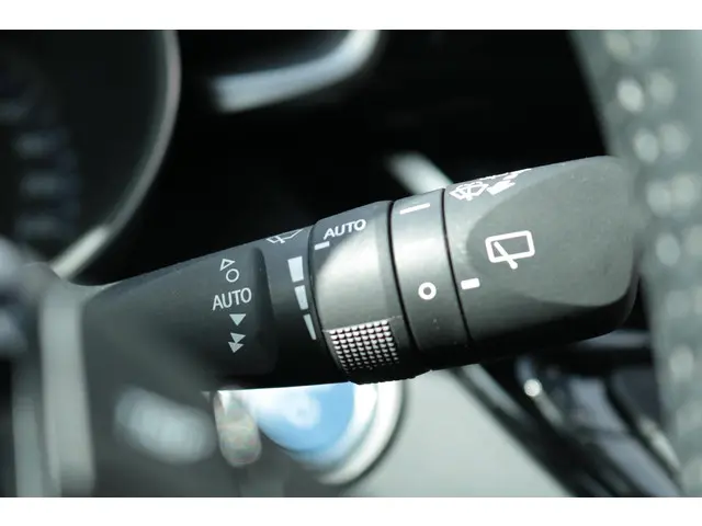 Toyota C-HR 2.0 Hybrid Executive 2021 Hybride Benzine 25