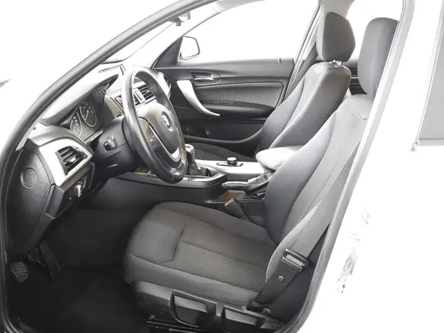 BMW 1 Serie 116i Business Limited Edition 2012 Benzine 16