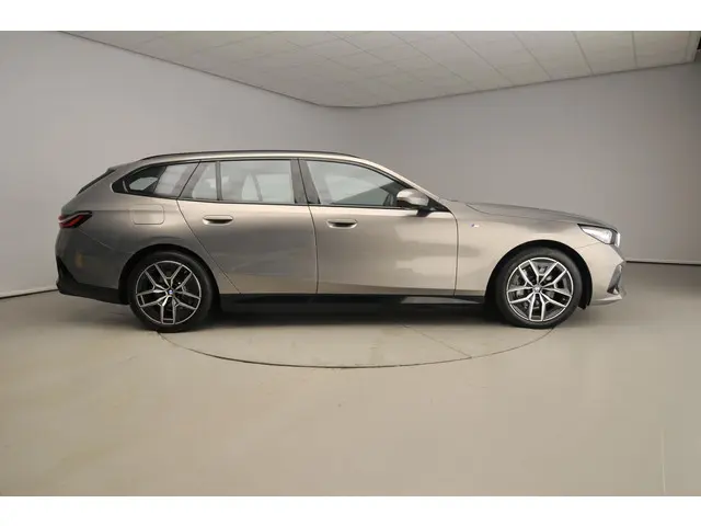 BMW i5 Touring xDrive40 2025 Elektrisch 4