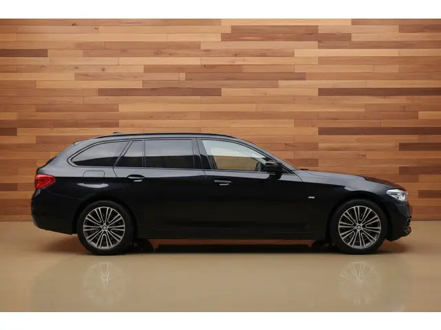 BMW 5 Serie Touring 520i Executive 2018 Benzine 6