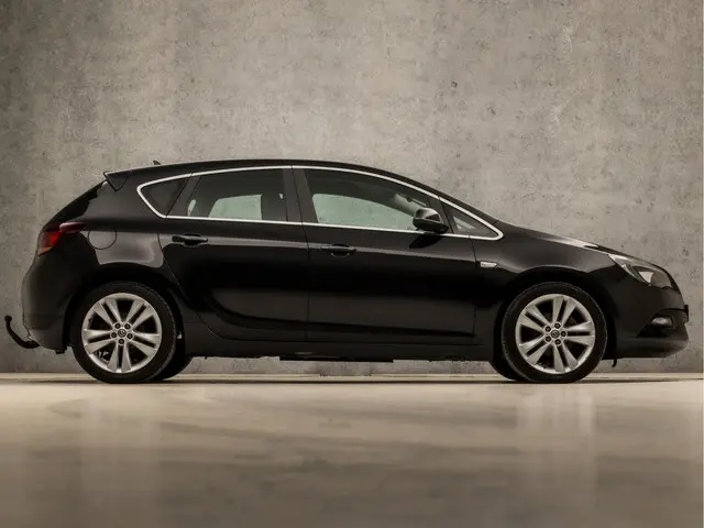 Opel Astra 1.4 Turbo Sport 2012 Benzine 4