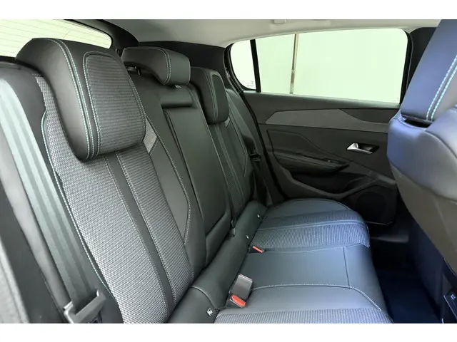 Peugeot 308 1.2T 130pk Allure 2023 Benzine 14