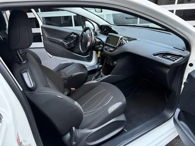 Peugeot 208 1.0 VTi Access 2013 Benzine 6