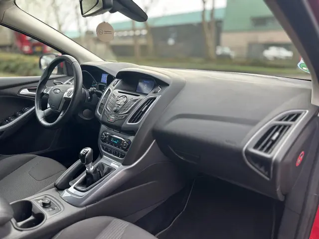 Ford Focus Wagon 1.0 EcoBoost Titanium 2013 Benzine 46