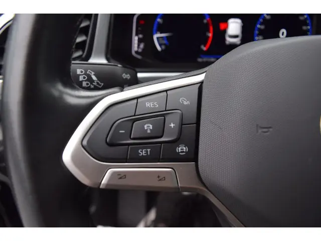 Volkswagen T-Roc 1.0 TSI Life 75 Edition 2022 Benzine 13