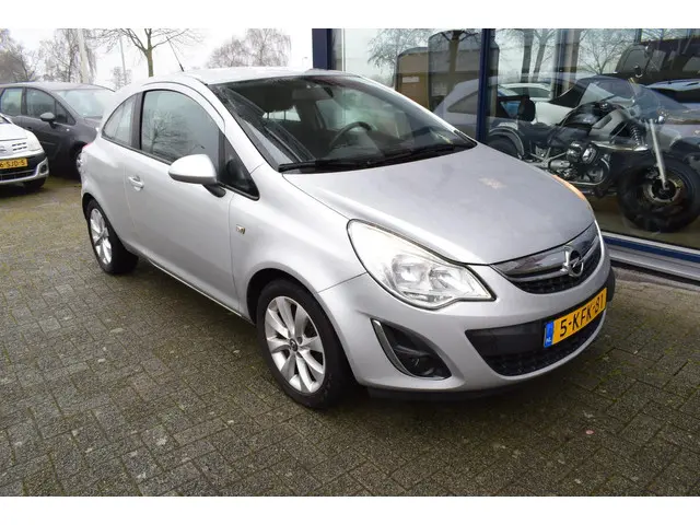 Opel Corsa 1.2-16V Anniversary Edition 2013 Benzine 4