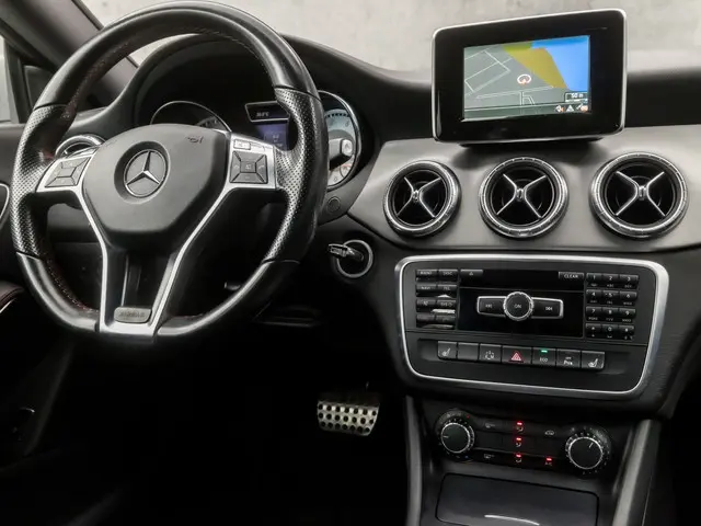 Mercedes-Benz CLA 180 AMG Edition 1 2014 Benzine 7