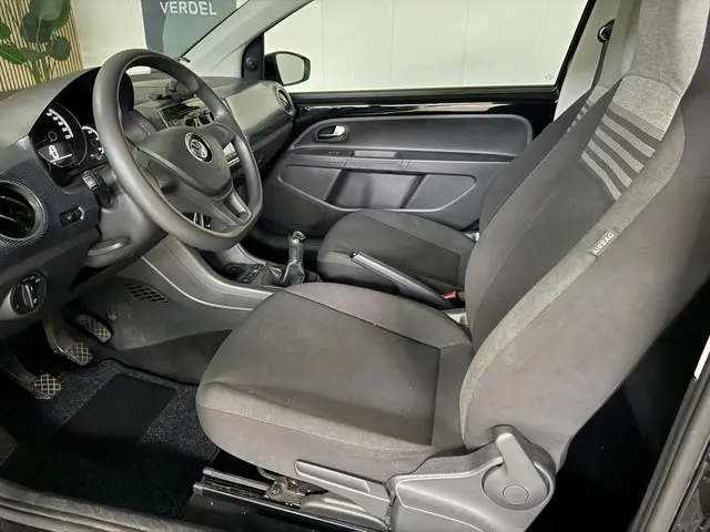 Volkswagen up! 1.0 BMT high up! Airco 2017 Benzine 12