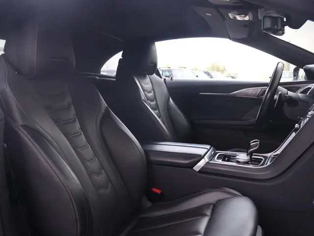 BMW 8 Serie 840i High Executive 2023 Benzine 13