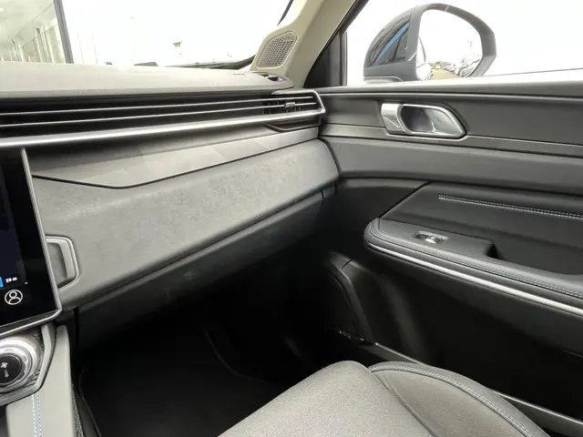 Lynk & Co 01 1.5 2023 Hybride Benzine 77