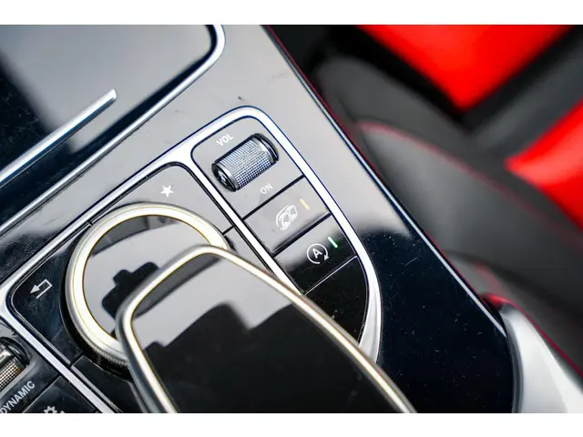 Mercedes-Benz C-Klasse AMG 63 2015 Benzine 17