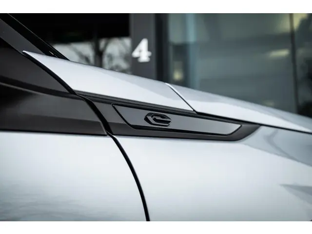 Peugeot e-2008 EV GT Première 50 kWh 2020 Elektrisch 23