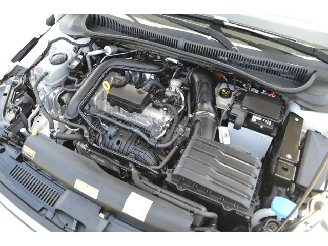Volkswagen Polo 1.0 TSI Highline Business R 2021 Benzine 72