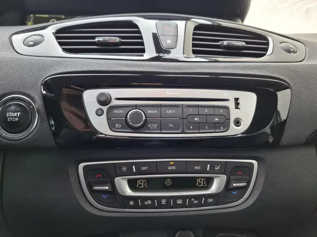 Renault Scénic TCe 115 Bose 2013 Benzine 22