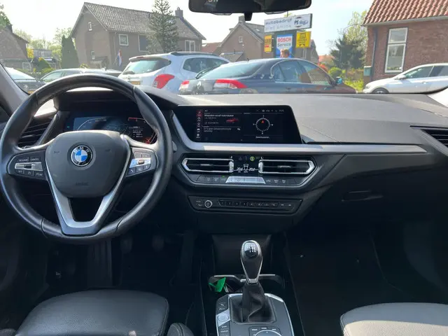 BMW 1 Serie 118i Executive Edition 2020 Benzine 11