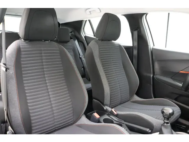 Peugeot 2008 1.2 PureTech Active 2021 Benzine 10