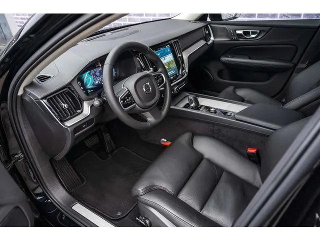 Volvo S60 B4 Ultimate Dark 2023 Benzine 6