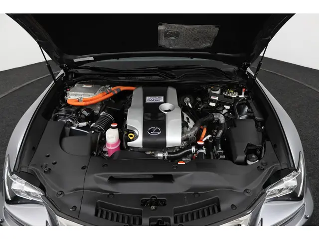 Lexus RC 300h F Sport Line 2016 Hybride Benzine 31