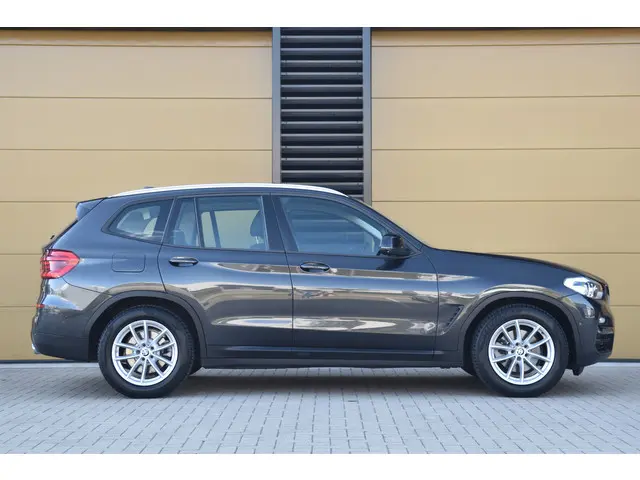 BMW X3 xDrive20i High Executive 2018 Benzine 7