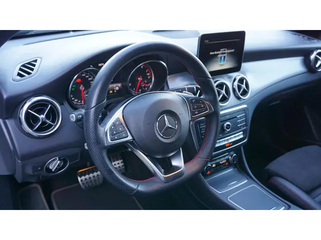 Mercedes-Benz GLA 180 122pk 2x AMG-Line 2019 Benzine 20