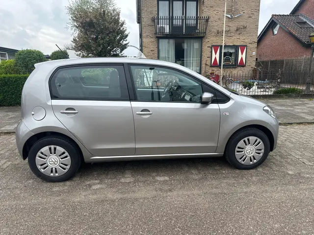 Volkswagen up! 1.0 move up! 2013 Benzine 4